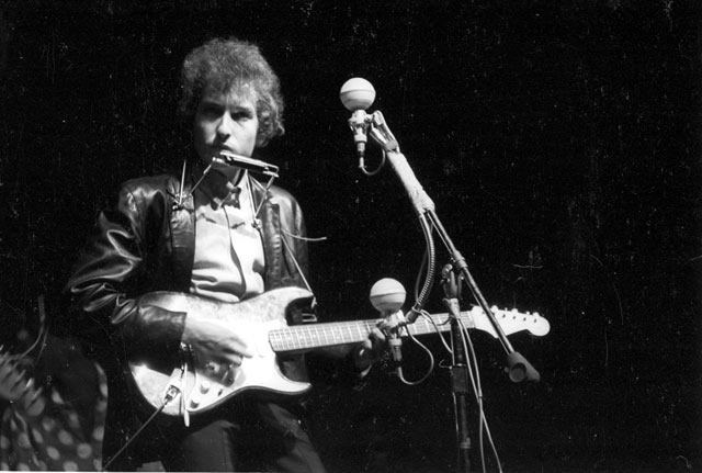 Bob Dylan's 1965 Newport Electric Guitar Allegedly Discovered in NJ Attic