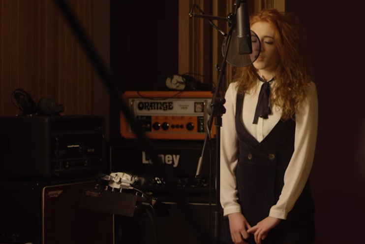 Watch Janet Devlin and Gareth Emery's Unplugged Performance of "Lost"
